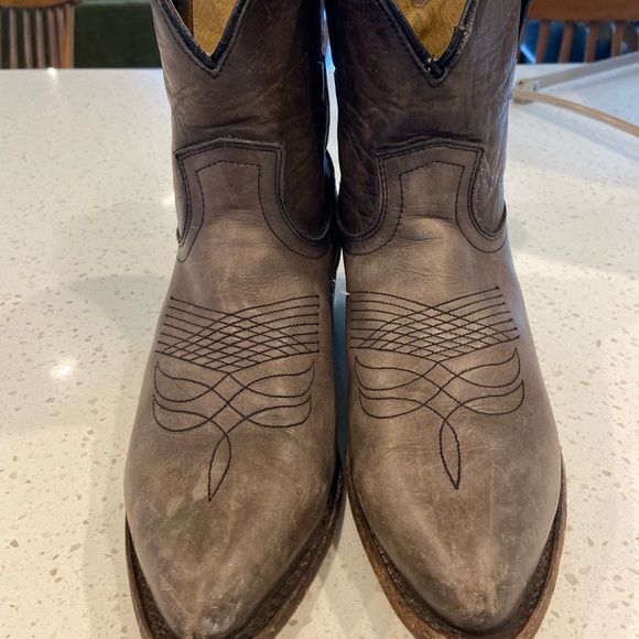 Frye Billy Short Boot - Picture 4 of 8